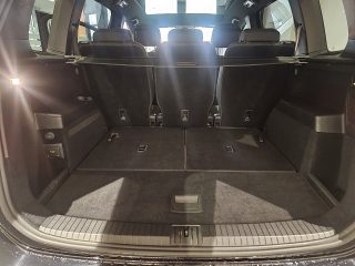 VW Touran Highline 2,0 SCR TDI DSG *R-LINE*