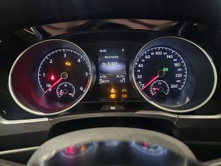 VW Touran Highline 2,0 SCR TDI DSG *R-LINE*